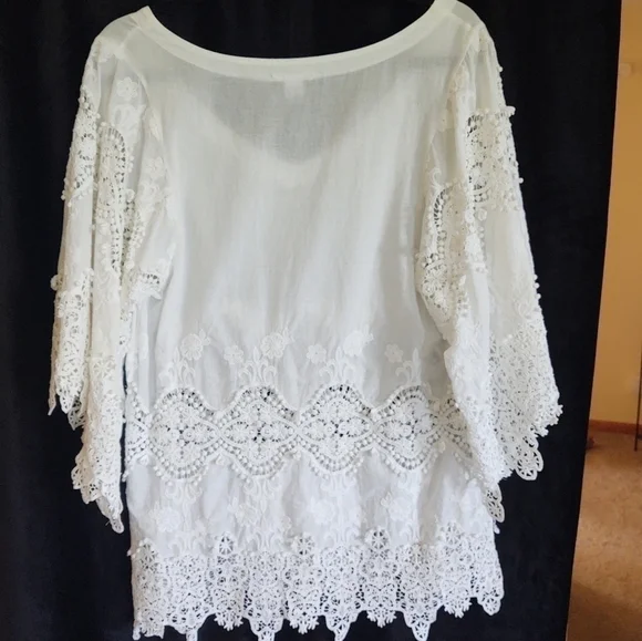 Beautiful white lace blouse - Picture 8 of 15